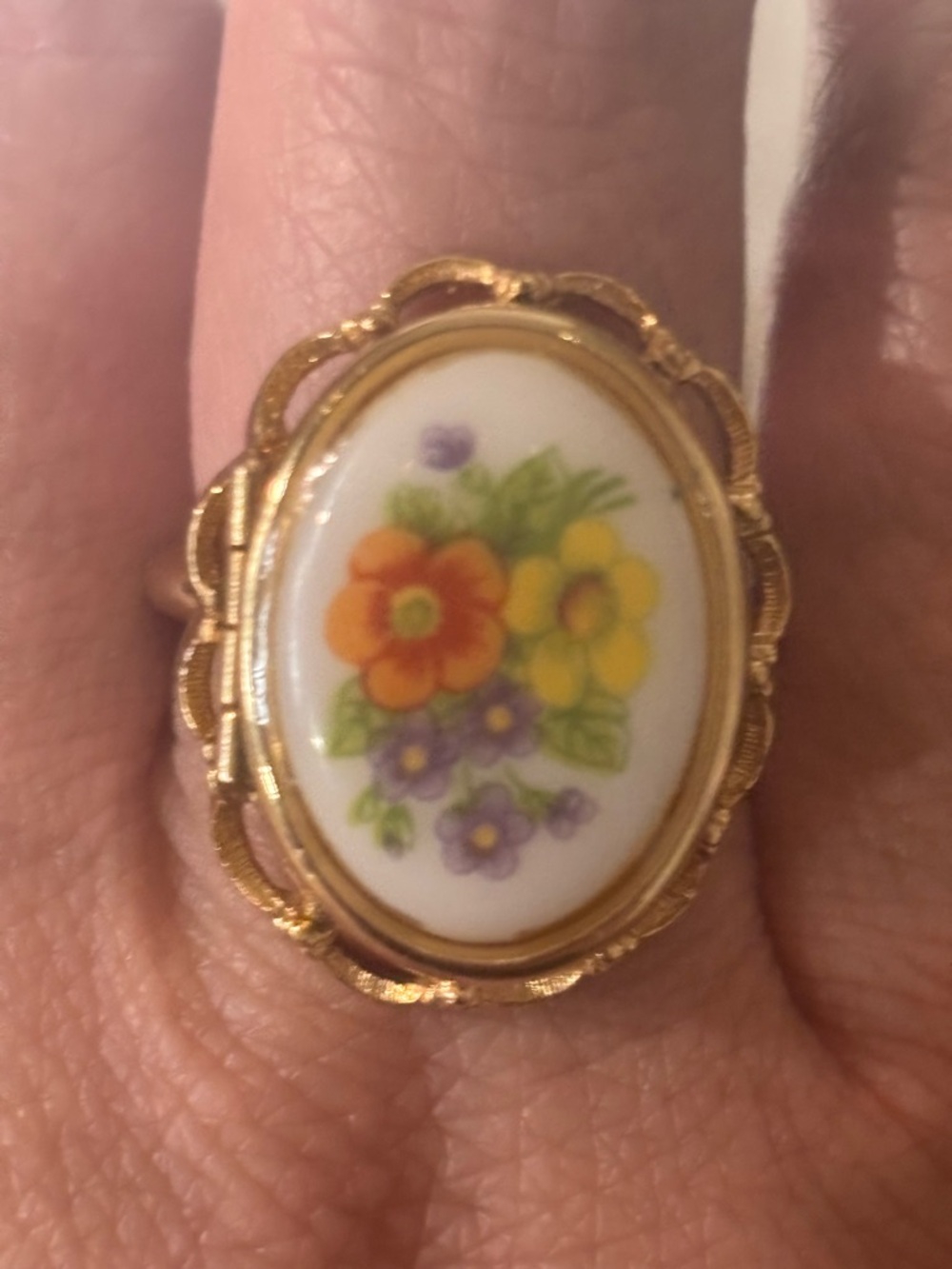 SOLD - 1975 Vintage Avon Porcelain Floral Gold-Tone -Locket Ring